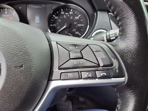 Used 2017 Nissan Rogue SV FWD image 15