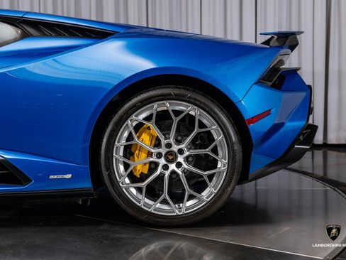 Used 2023 Lamborghini Huracan Tecnica image 12