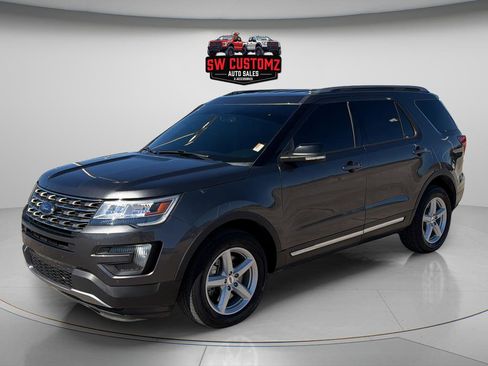 Used 2016 Ford Explorer XLT w/ Equipment Group 202A image 3