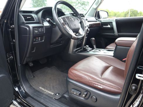 Used 2016 Toyota 4Runner Limited AWD/4WD image 40
