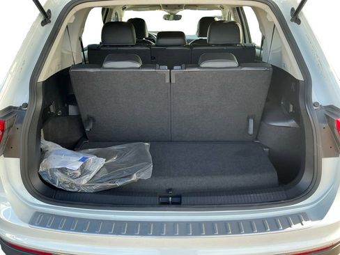 Used 2023 Volkswagen Tiguan SE image 21