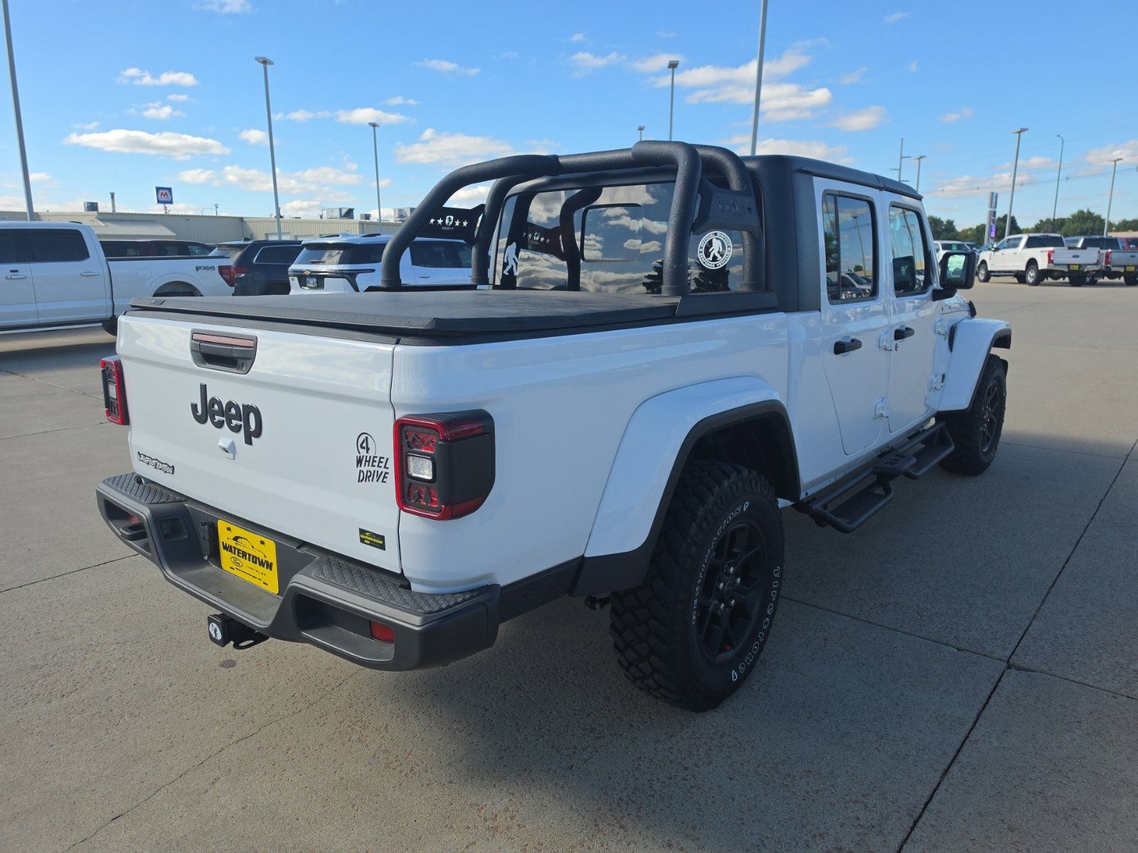 Used 2024 Jeep Gladiator Sport AWD/4WD image 8
