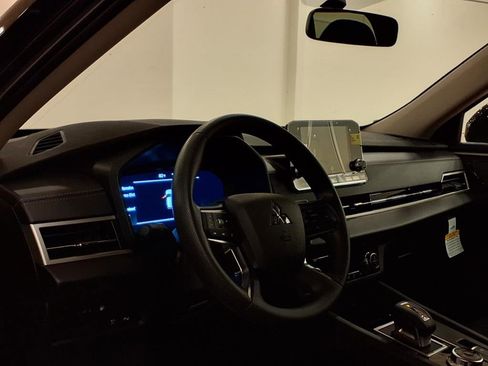 New 2025 Mitsubishi Outlander ES image 5