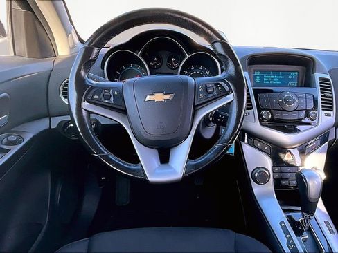 Used 2014 Chevrolet Cruze LT image 8