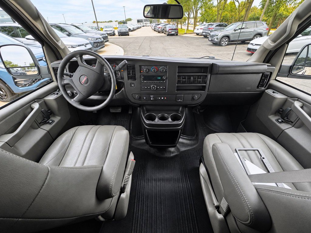 Used 2023 GMC Savana 2500 RWD image 3