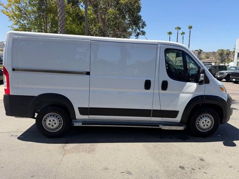 Used 2025 RAM ProMaster 2500 w/ U-Haul Equipment Group FWD image 15