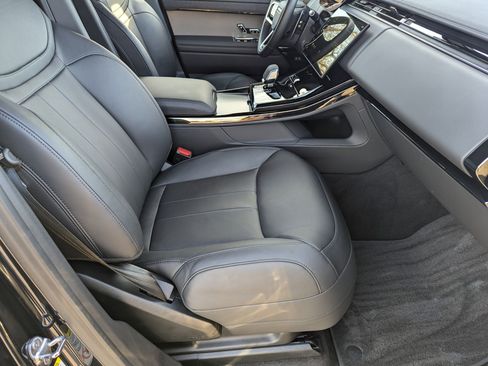 Used 2025 Land Rover Range Rover Sport SE image 19