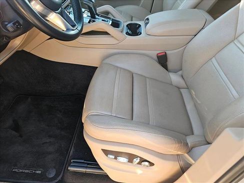 Used 2020 Porsche Cayenne image 16