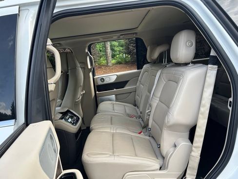 Used 2020 Lincoln Navigator Reserve w/ Luxury Package AWD/4WD image 7