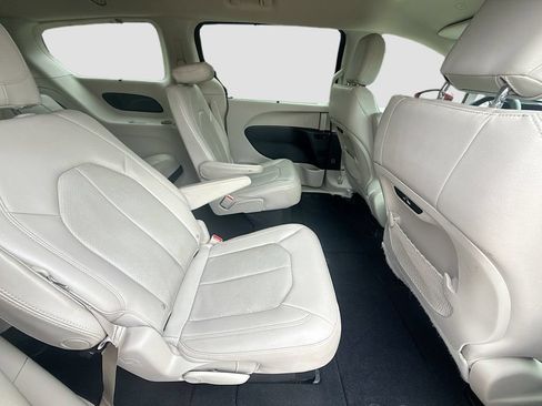 Used 2021 Chrysler Pacifica Touring-L w/ Premium & Safety Sphere Group FWD image 27