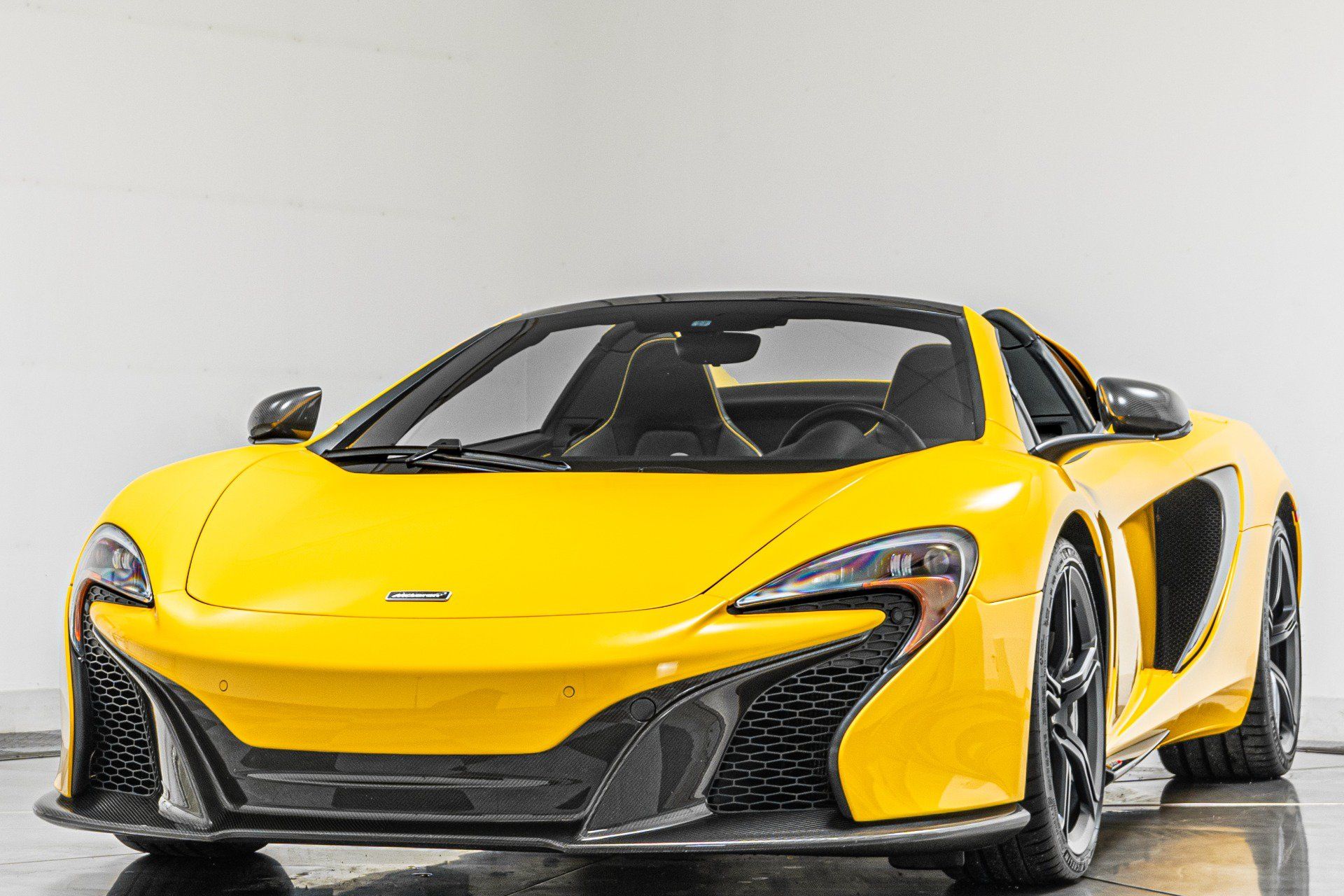 Used 2015 McLaren 650S Spider RWD image 5