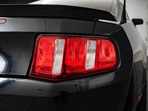 Used 2012 Ford Mustang GT Premium w/ Electronics Pkg RWD image 9