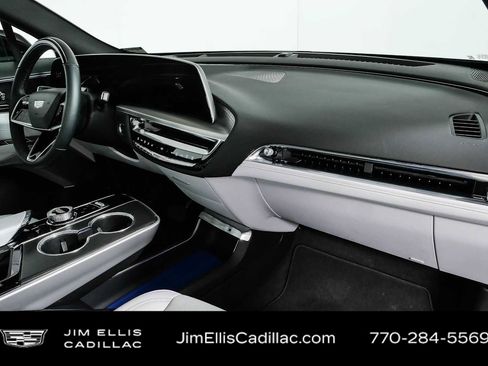 Used 2025 Cadillac Lyriq Luxury AWD/4WD image 24