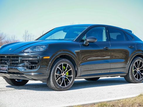 Certified 2025 Porsche Cayenne E-Hybrid Coupe image 8
