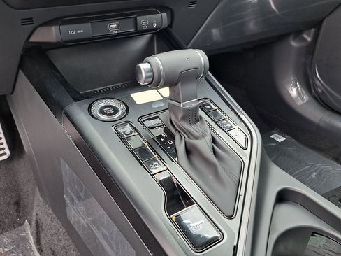 New 2025 Kia Niro EX Touring image 11