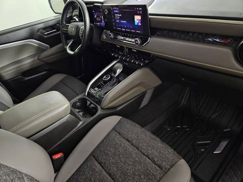 Used 2024 Chevrolet Colorado ZR2 w/ Technology Package AWD/4WD image 31