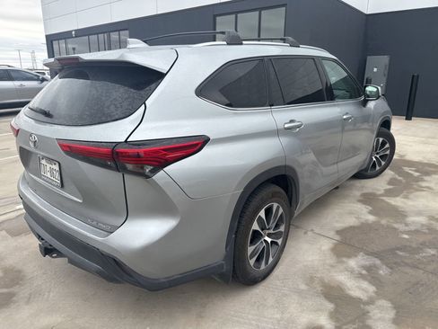 Used 2021 Toyota Highlander XLE image 5