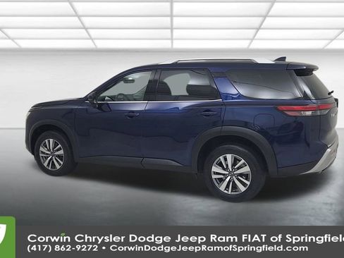 Used 2025 Nissan Pathfinder SL image 10