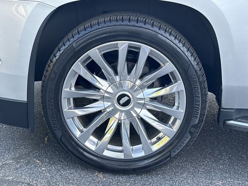 Used 2017 Cadillac Escalade Luxury AWD/4WD image 14