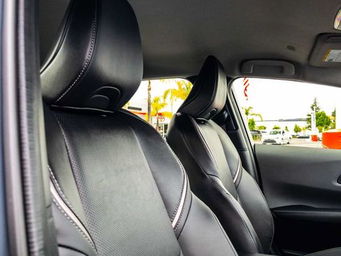 Used 2025 Toyota Prius XLE FWD image 21