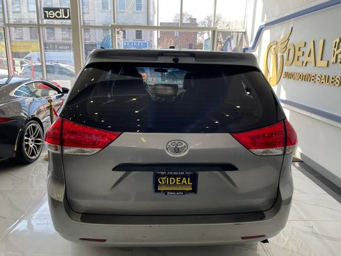 Used 2011 Toyota Sienna CE w/ Towing Pkg image 5