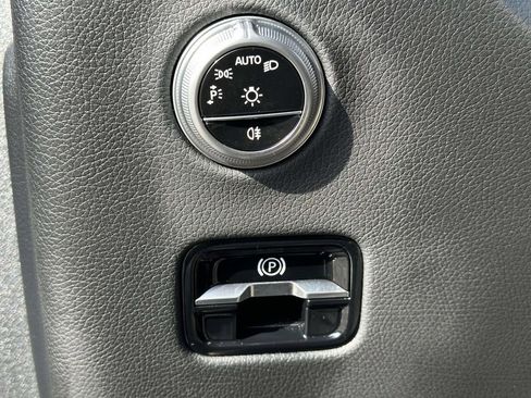 Used 2024 Mercedes-Benz GLC 300 4MATIC image 23