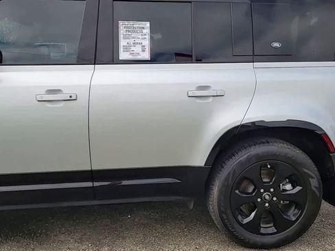 Used 2024 Land Rover Defender 110 X-Dynamic SE image 5