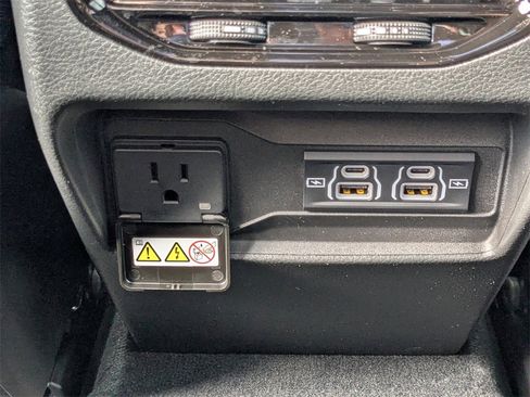 New 2025 Jeep Grand Cherokee Altitude image 15