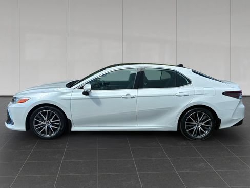 Used 2021 Toyota Camry XLE AWD/4WD image 2