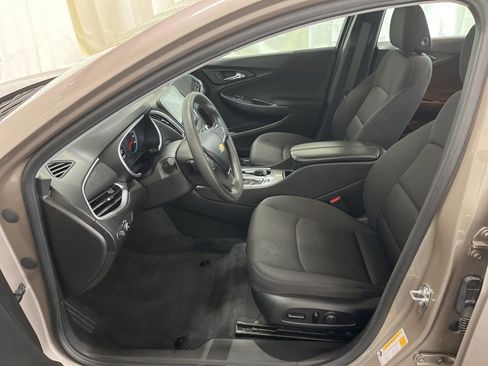 Used 2023 Chevrolet Malibu LT FWD image 4