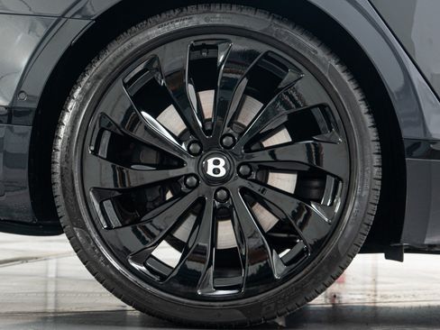 Used 2024 Bentley Flying Spur V8 AWD/4WD image 47