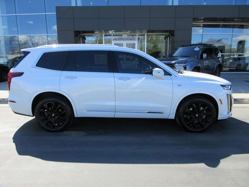 Used 2023 Cadillac XT6 Luxury image 13