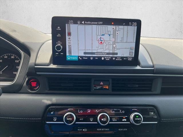 Used 2025 Honda Pilot Touring image 11
