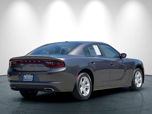 Used 2019 Dodge Charger SXT RWD image 4
