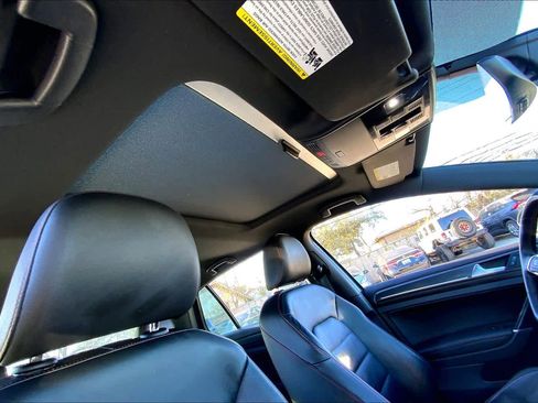 Used 2019 Volkswagen GTI SE image 12