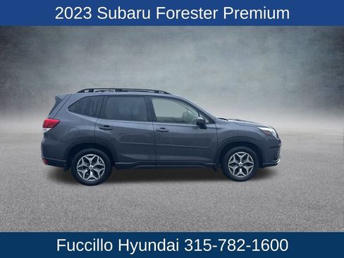 Used 2023 Subaru Forester Premium image 3