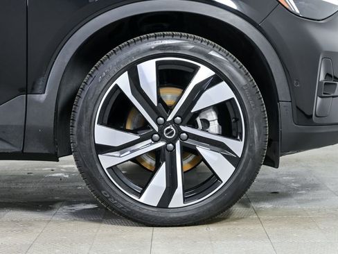 Certified 2025 Volvo XC40 B5 Plus image 39