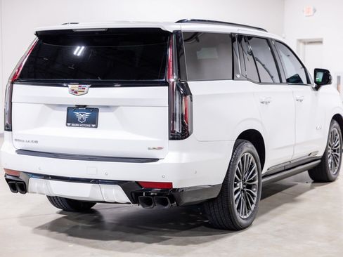 Used 2024 Cadillac Escalade V AWD/4WD image 9