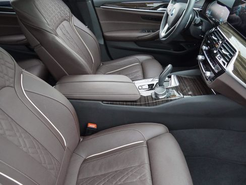 Used 2023 BMW 530e w/ Premium Package RWD image 13