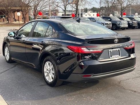 Used 2026 Toyota Camry LE w/ Convenience Package image 5