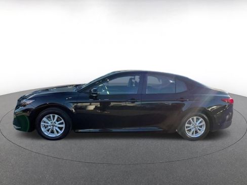 Used 2025 Toyota Camry LE image 9