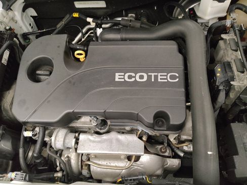 Used 2020 Chevrolet Equinox LS image 30