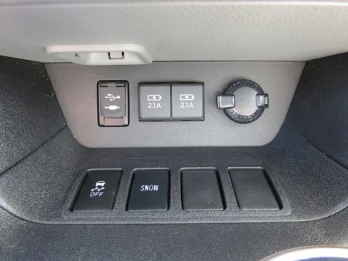 Used 2019 Toyota Highlander XLE FWD image 22