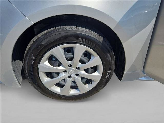 Used 2025 Toyota Corolla LE FWD image 21