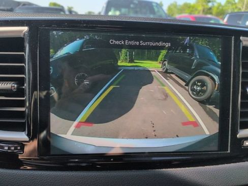 Used 2023 Chrysler Pacifica Touring-L FWD image 41