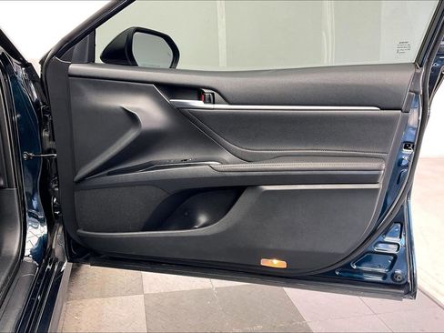 Used 2018 Toyota Camry XLE image 26