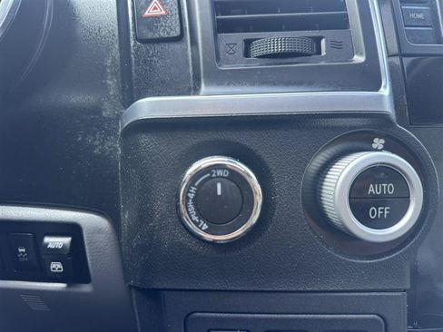 Used 2018 Toyota Sequoia SR5 AWD/4WD image 33