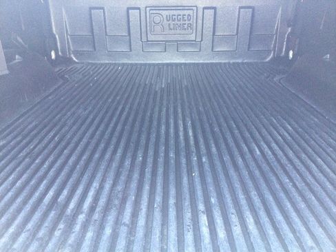 Used 2019 RAM 1500 Classic SLT AWD/4WD image 16
