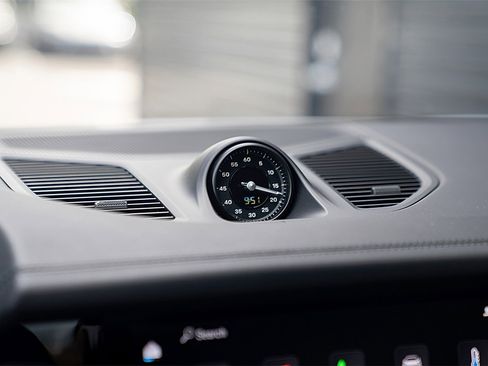 Certified 2025 Porsche Cayenne S image 11