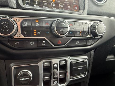 Used 2018 Jeep Wrangler Unlimited Sahara AWD/4WD image 40